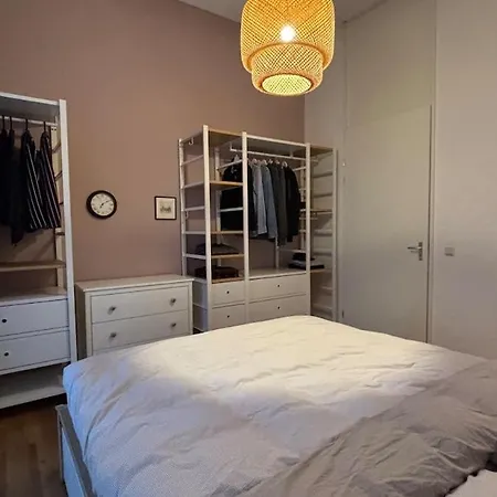 Entire - With Private Parking Apartment *