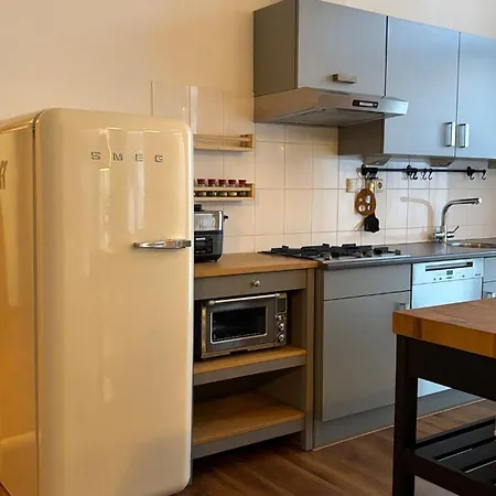 Entire - With Private Parking Apartment